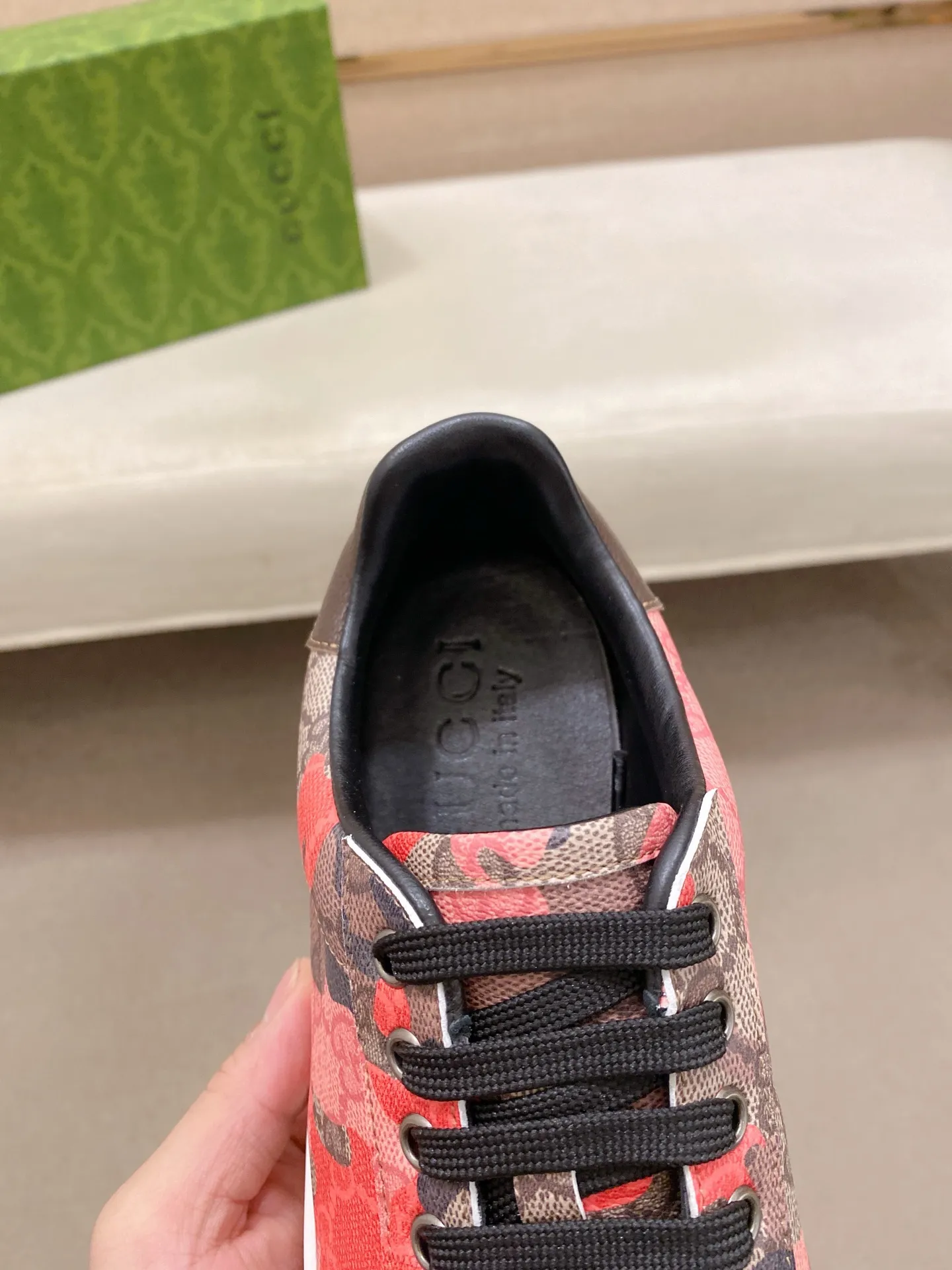 Ex-factory price 380💰【Gucci】Gucci men’s latest series of casual shoes! The official website is built 1:1. The upper is made of imported high-quality cowhide, and the lining is made of high-quality sheepskin, which is soft and comfortable. Picky selection of materials and exquisite workmanship give you the best enjoyment. Number of yards: 38-44 yards.